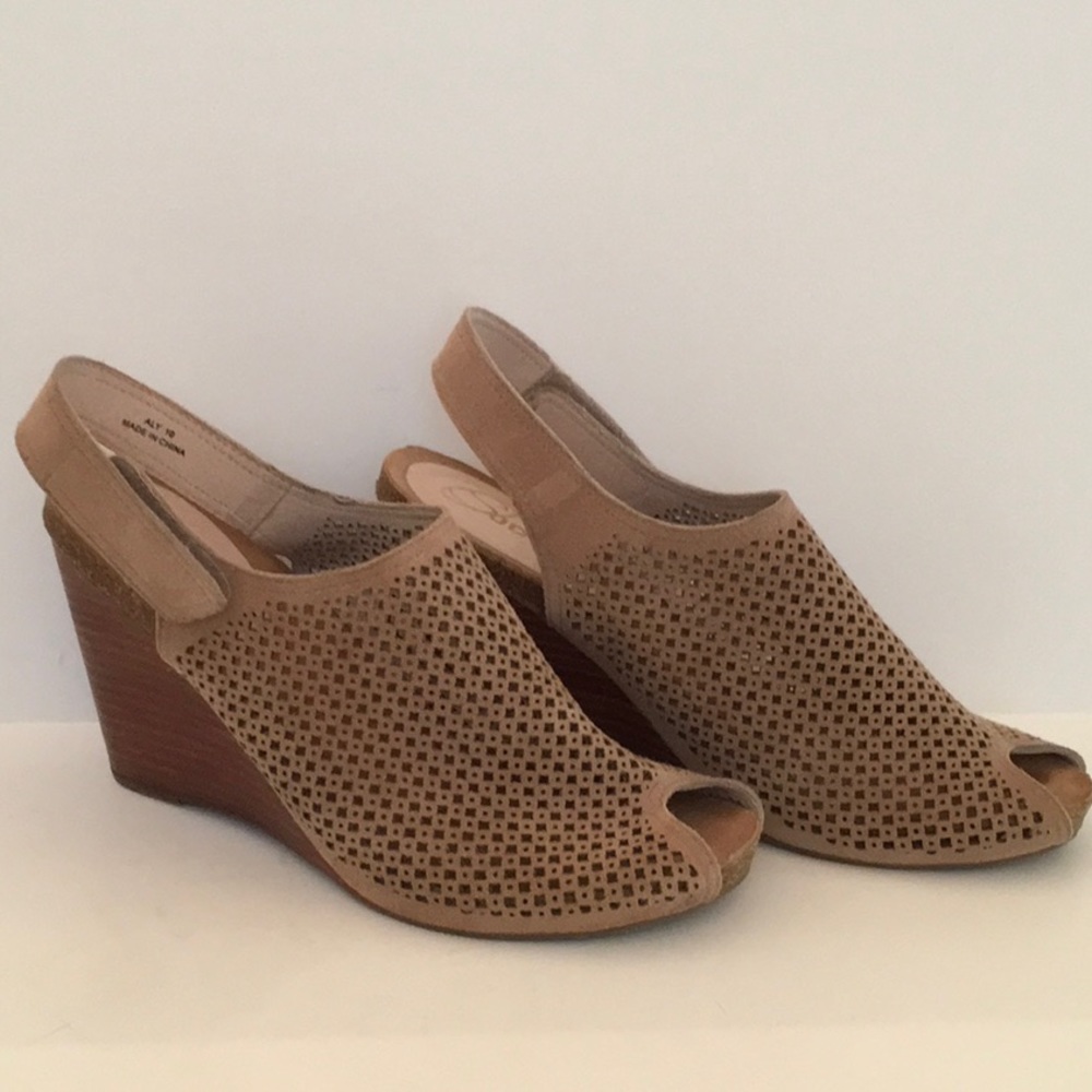 Sudini “Aly” Taupe Sling Back dress Wedge Perforated Suede Sandal Sz 10 NIB - Picture 8 of 15